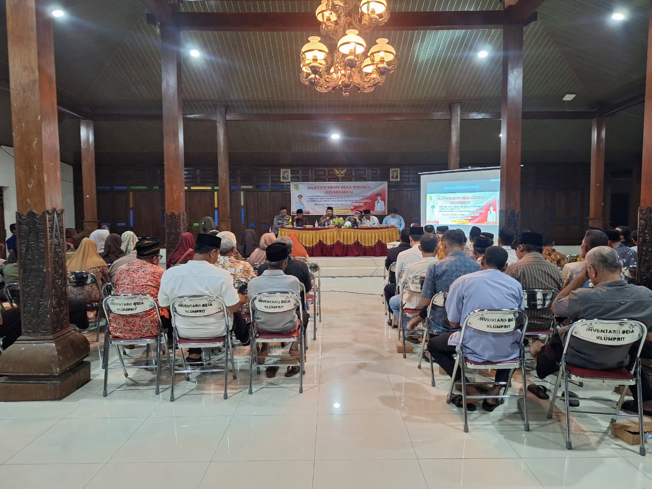 musyawarah-desa-khusus-musdessus-penetapan-lahan-pembangunan-gerai-dan-pergudangan-desa-merah-putih-dan-identifikasi-potensi-desa-dalam-program-unggulan-desa-klumprit