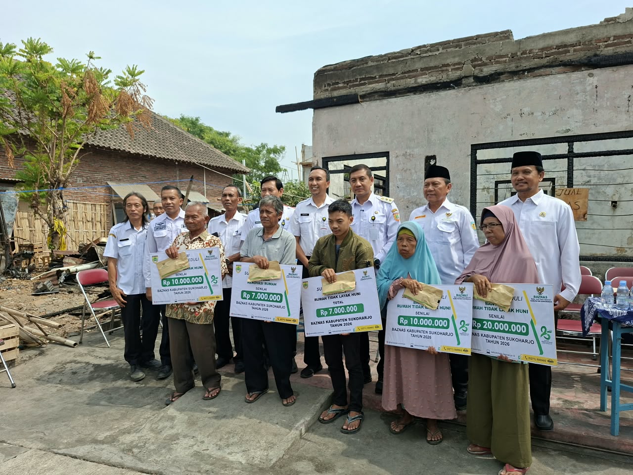 Baznas Sukoharjo Salurkan Bantuan RTLH dan Kebakaran kepada Lima KPM